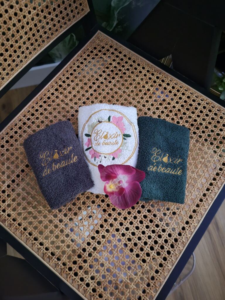 Cartes cadeaux et serviettes brodées Élixir de Beauté