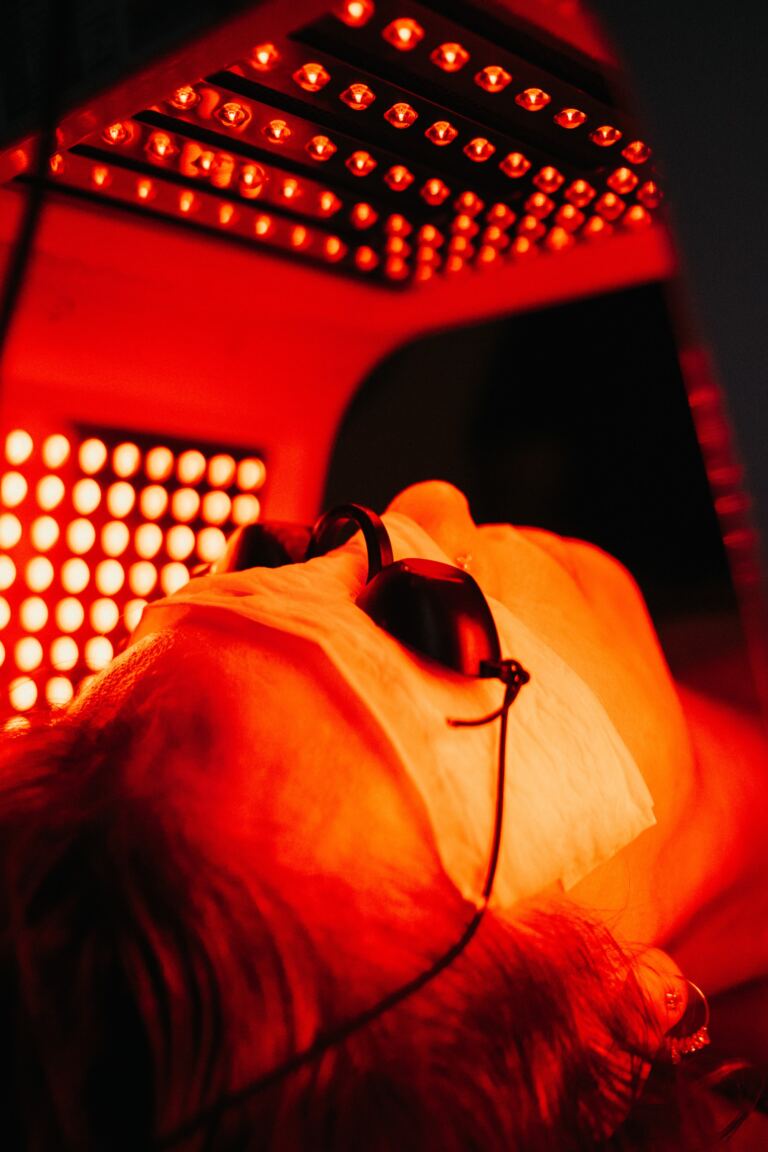 Soin visage en luminothérapie LED rouge, Élixir de Beauté Royat